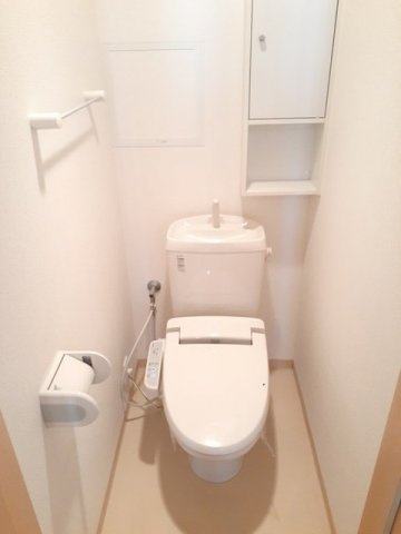 ヴァレリアのトイレ|落ち着いた色調のトイレです