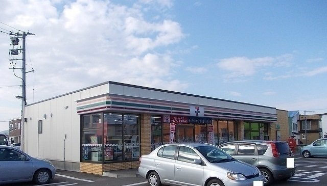 Ｙ’ｓ　ｍｏｒｅの周辺|セブンイレブン近文店まで150m
