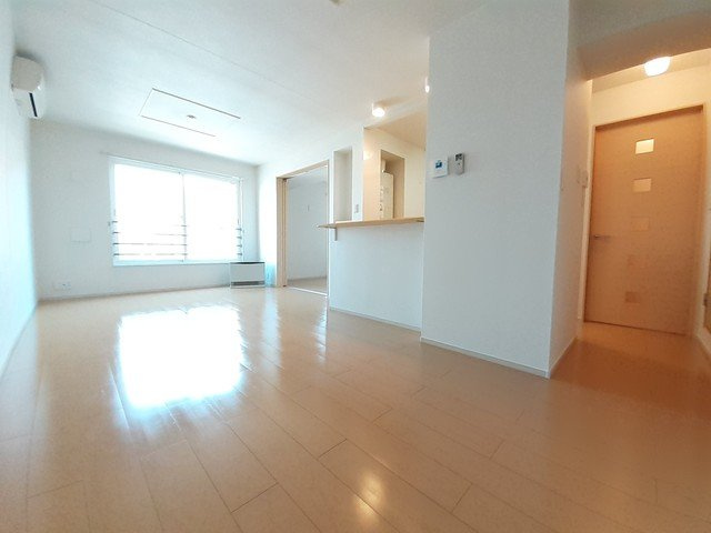 Ｙ’ｓ　ｍｏｒｅの居間・リビング|ゆったりとした居間です