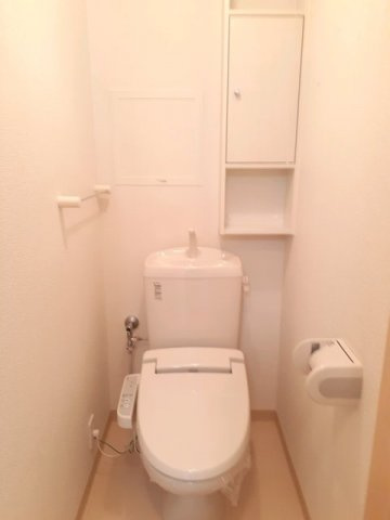 Ｙ’ｓ　ｍｏｒｅのトイレ|ゆったりとした空間のトイレです