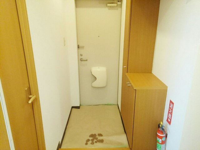 サニーフィールドの玄関|収納もある玄関です