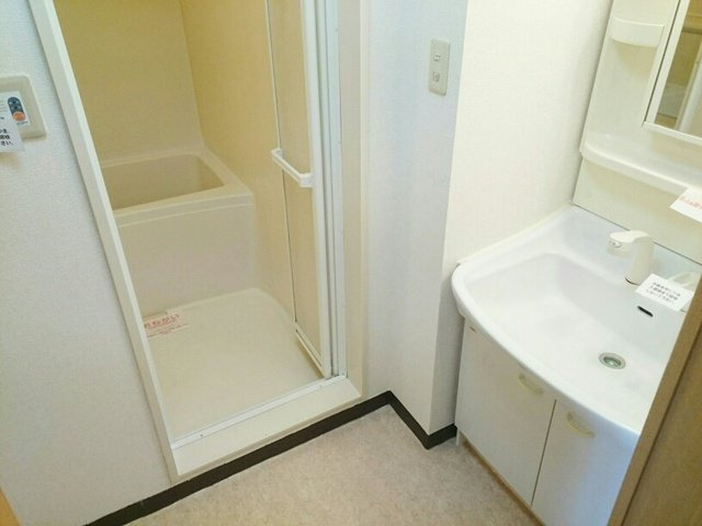 サニーフィールドの洗面所|明るい洗面所です