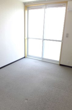 レオパレスヴィース泰光の寝室