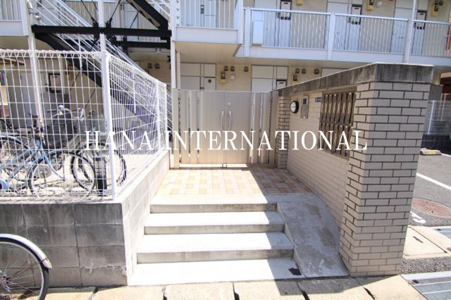 レオパレスヴィース泰光のエントランス