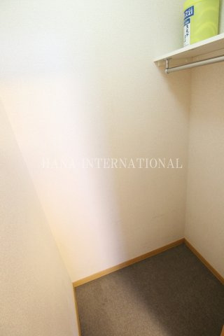 レオパレスヴィース泰光の収納|実際のお部屋は絨毯タイプです。