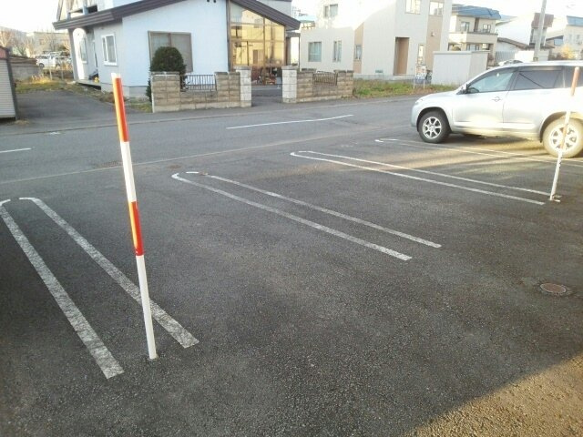 プラシードの駐車場|カースペースがあります