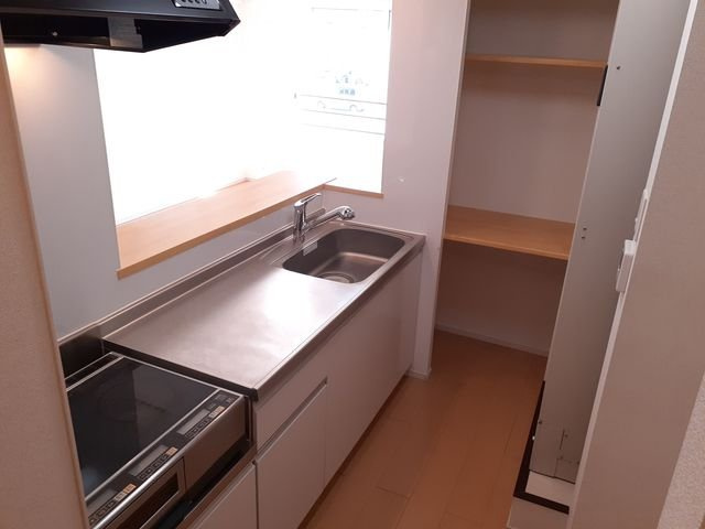フェリシタのキッチン|コンパクトなキッチンで掃除もラクラク