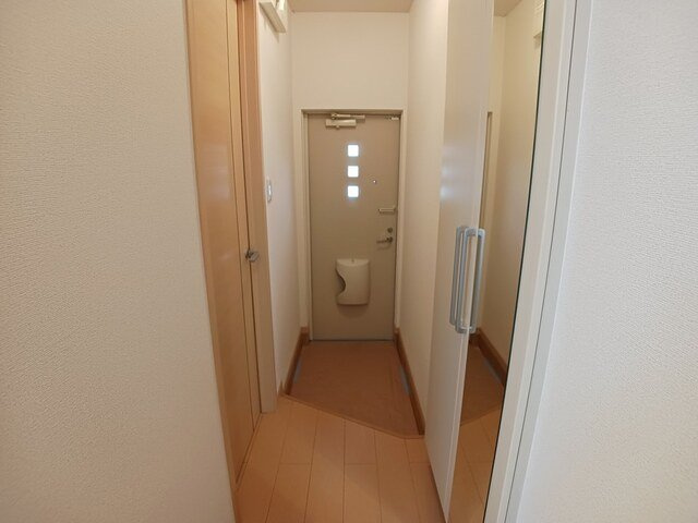 ガーデンヒルズの玄関|明るい玄関です