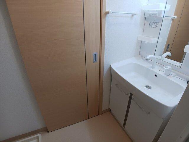 ガーデンヒルズの洗面所|明るい洗面所です