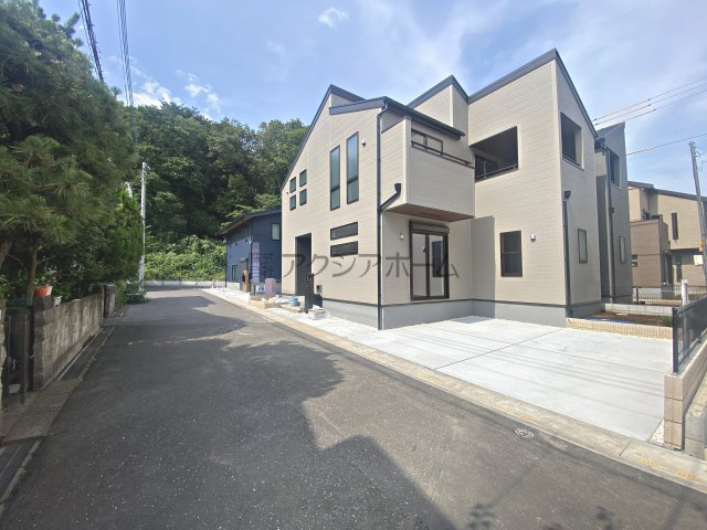 所沢市北秋津・全2棟　新築一戸建　1号棟の前面道路含む現地写真