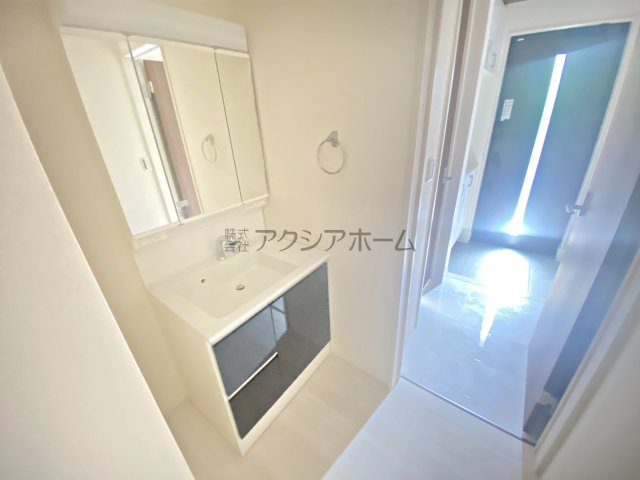 所沢市北秋津・全2棟　新築一戸建　1号棟の独立洗面台
