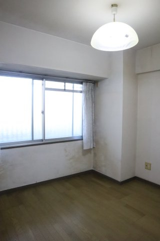 リッチ・ドゥ・阿南の洋室|洋室5.3帖