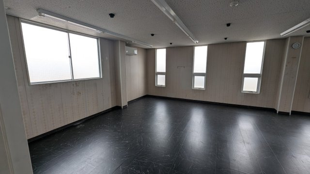 イーストビル2階貸事務所・倉庫の内装