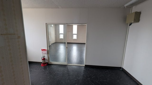 イーストビル2階貸事務所・倉庫の内装