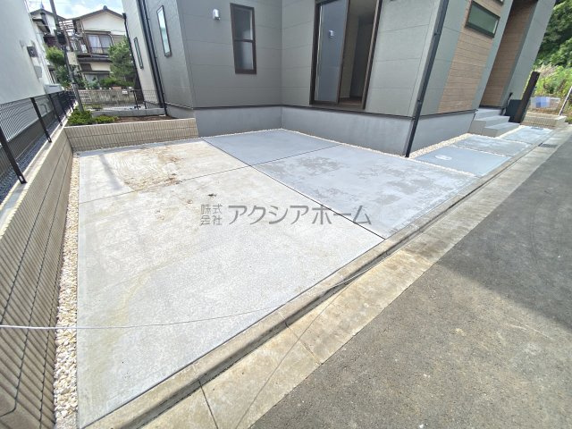 所沢市北秋津・全2棟　新築一戸建　2号棟の駐車場|カースペース2台