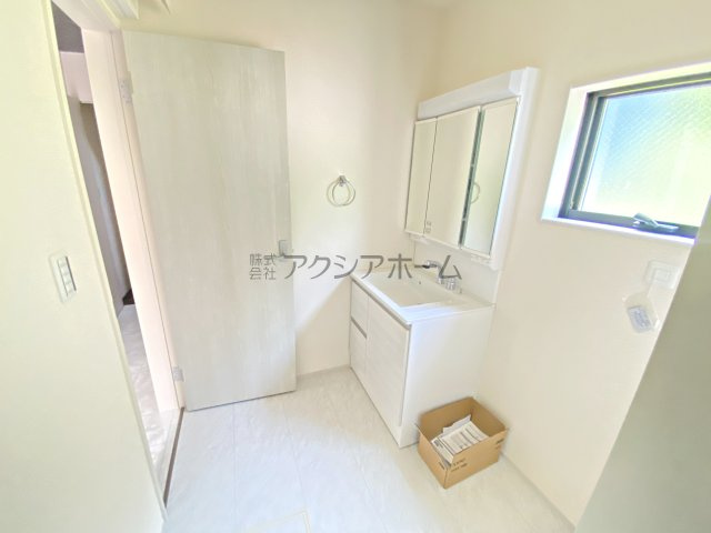 所沢市北秋津・全2棟　新築一戸建　2号棟の独立洗面台