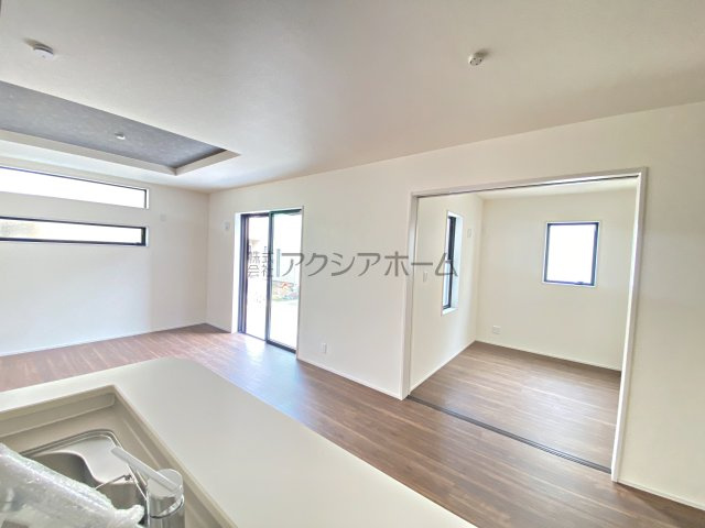 所沢市北秋津・全2棟　新築一戸建　2号棟の居間・リビング|キッチンからの眺望