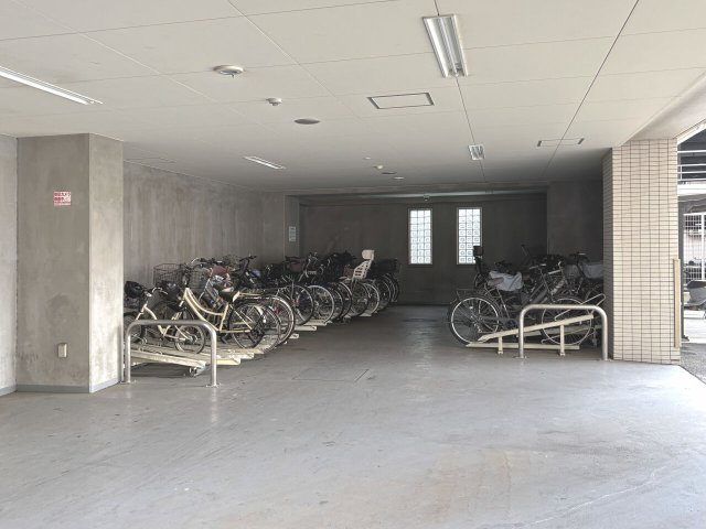 パレステージ本厚木の駐輪場