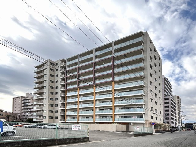 パレステージ本厚木の外観