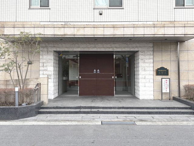 パレステージ本厚木のエントランス