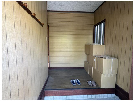 高知市高須３丁目　4DK中古一戸建ての玄関|ゆったりとした玄関スペース。