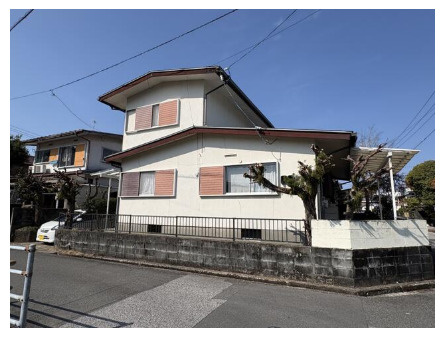 高知市高須３丁目　4DK中古一戸建ての前面道路含む現地写真|落ち着いた住宅街に佇む、ゆとりのある一戸建て