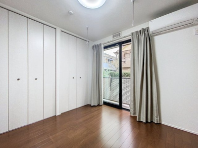 【洋室】 | リトルガーデン | 同建物1LDKのお部屋の写真です。