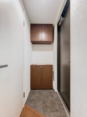 【玄関】 | リトルガーデン | 同建物1LDKのお部屋の写真です。