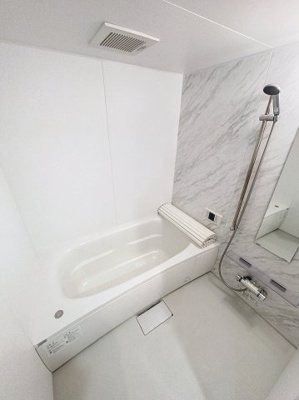 【浴室】 | リトルガーデン | 同建物1LDKのお部屋の写真です。