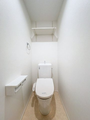 【トイレ】 | リトルガーデン | 同建物1LDKのお部屋の写真です。