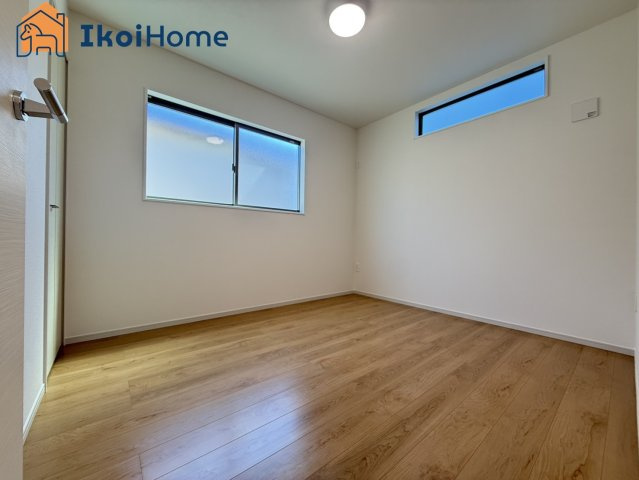 明石市藤江　新築戸建の子供部屋|【ホームページに現地動画掲載中】●年中無休：当日予約可●カーテン・カーテンレールが付いていません。