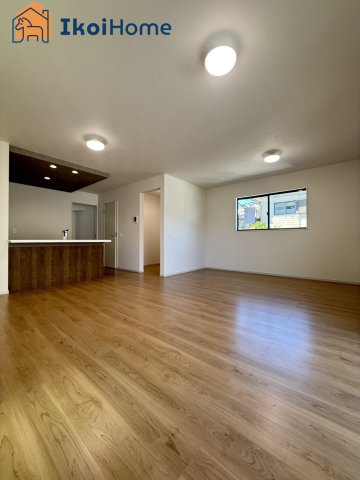 明石市藤江　新築戸建の居間・リビング|【ホームページに現地動画掲載中】●年中無休：当日予約可●19帖あるLDKだからこそ開放感があります。