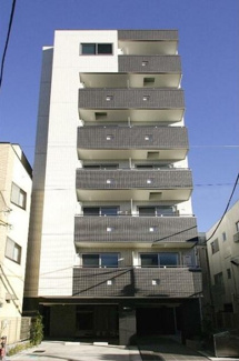 【外観】 | 鉄筋コンクリート造のがっちりとした建物。