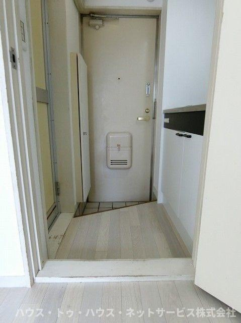 ジュネパレス松戸第８４の玄関