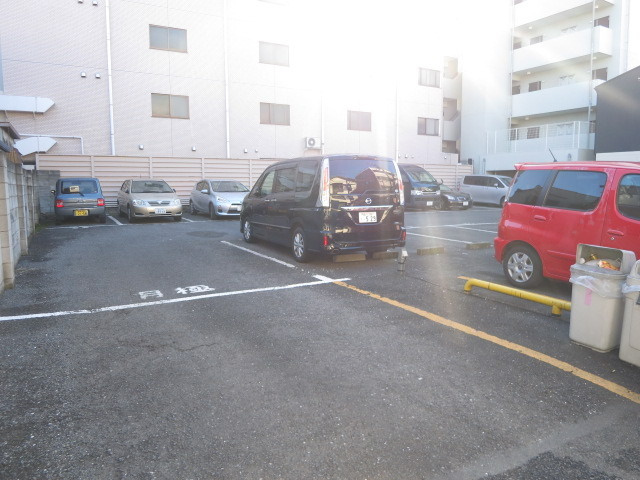 メゾン　エスポワールの駐車場|近隣に駐車場もございます。