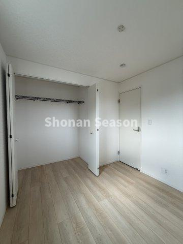 【洋室】 | 全室収納完備で、各部屋に荷物がスッキリ片付きます♪