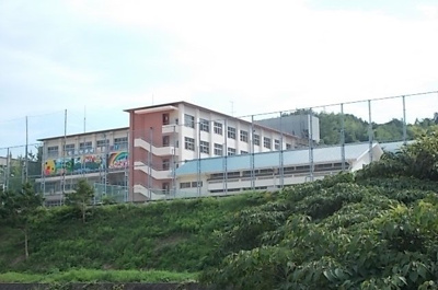 【周辺】 | あいりす | 今治市立近見中学校まで1100m