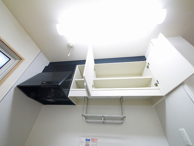 ルイ　シャトーのキッチン|きれいなキッチンで上部に収納もあります