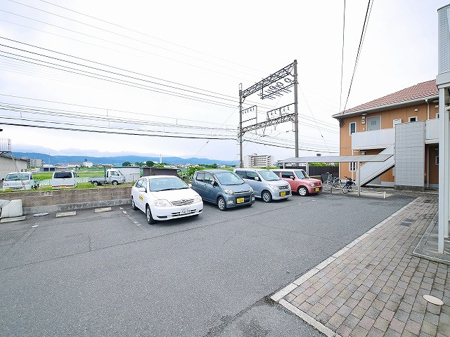 ルイ　シャトーの駐車場|駐車場に車を止められます