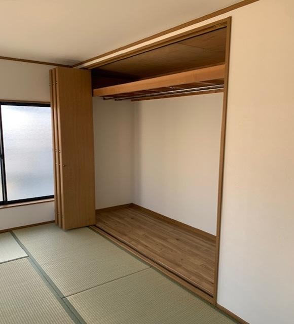 朝日町　中古一戸建ての収納|和室のクローゼット
■物件内覧・資金計画相談・住宅ローン相談、リフォーム相談、お問合せ受付中■
※当日・翌日のご内覧、ご相談はお電話でのお問合せがスムーズです！