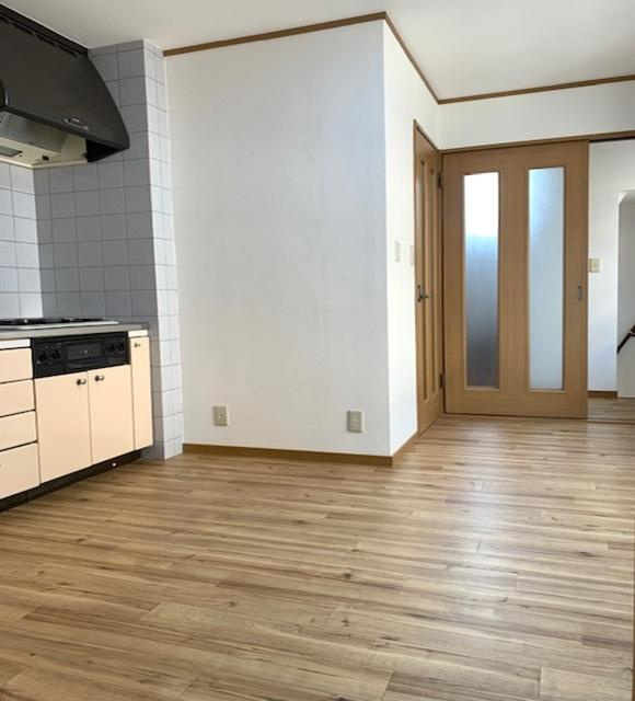 朝日町　中古一戸建ての居間・リビング|DK
■物件内覧・資金計画相談・住宅ローン相談、リフォーム相談、お問合せ受付中■
※当日・翌日のご内覧、ご相談はお電話でのお問合せがスムーズです！