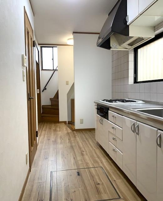 朝日町　中古一戸建てのキッチン|システムキッチン
■物件内覧・資金計画相談・住宅ローン相談、リフォーム相談、お問合せ受付中■
※当日・翌日のご内覧、ご相談はお電話でのお問合せがスムーズです！