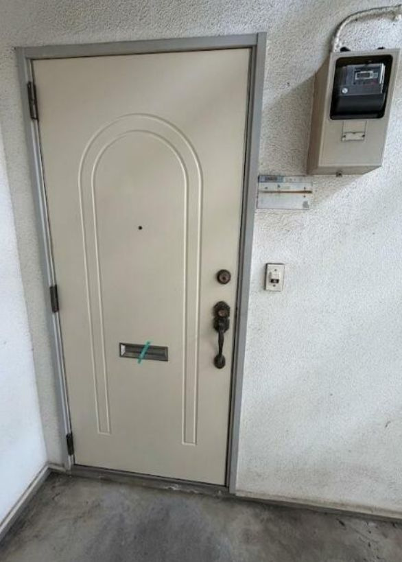 コーポけやきの玄関