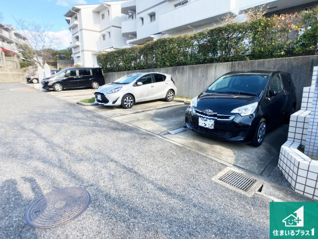 コンフォール学園緑が丘第2・27号棟の駐車場|共用部（駐車スペース）