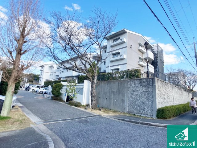 コンフォール学園緑が丘第2・27号棟の外観|車通りの少ない前面道路！お子様がいらっしゃるご家族でも安心！