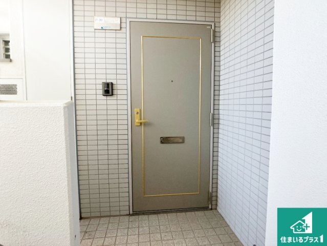 コンフォール学園緑が丘第2・27号棟の玄関|外玄関