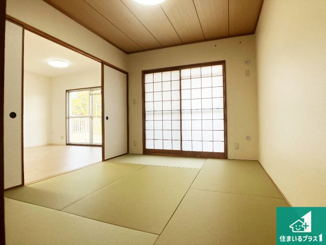 コンフォール学園緑が丘第2・27号棟の和室|一室あると便利な和室は客間としてだけでなく、小さなお子様のプレイルームや食後のくつろぎスペースとしてもご利用いただけます。収納もついていますので大活躍間違いなし！