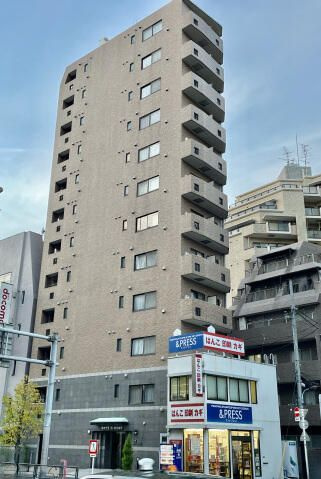 スカイコート新宿曙橋の外観