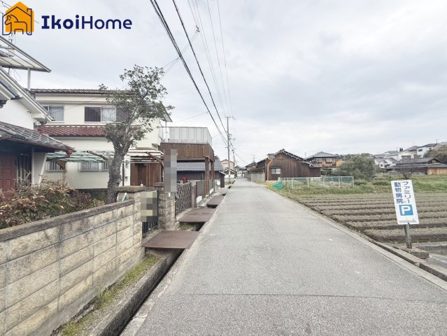 明石市魚住町清水　土地の前面道路含む現地写真|●年中無休：当日予約可●前面道路は幅員約4.2ｍ、間口は8.4ｍとなっております。