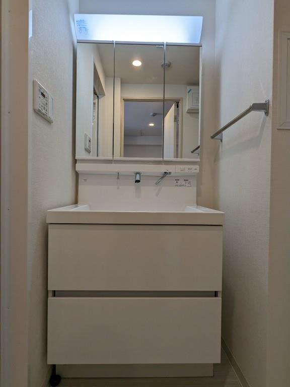 小西ビルの独立洗面台